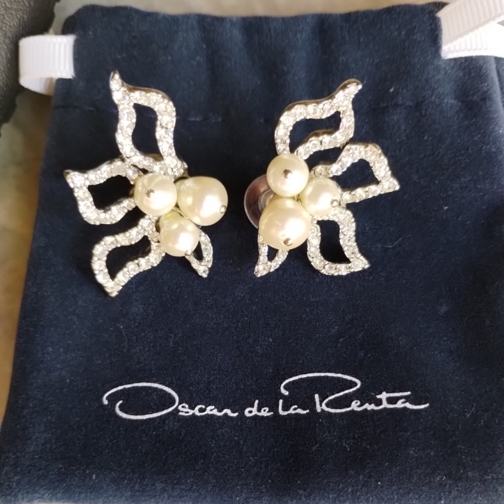 Óscar de la Renta Petal crystal and pearl Earrings